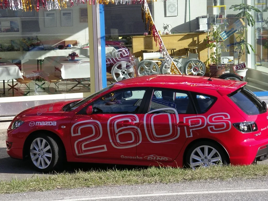 Einblick – Garage Carrosserie Autospritzwerk Pino AG