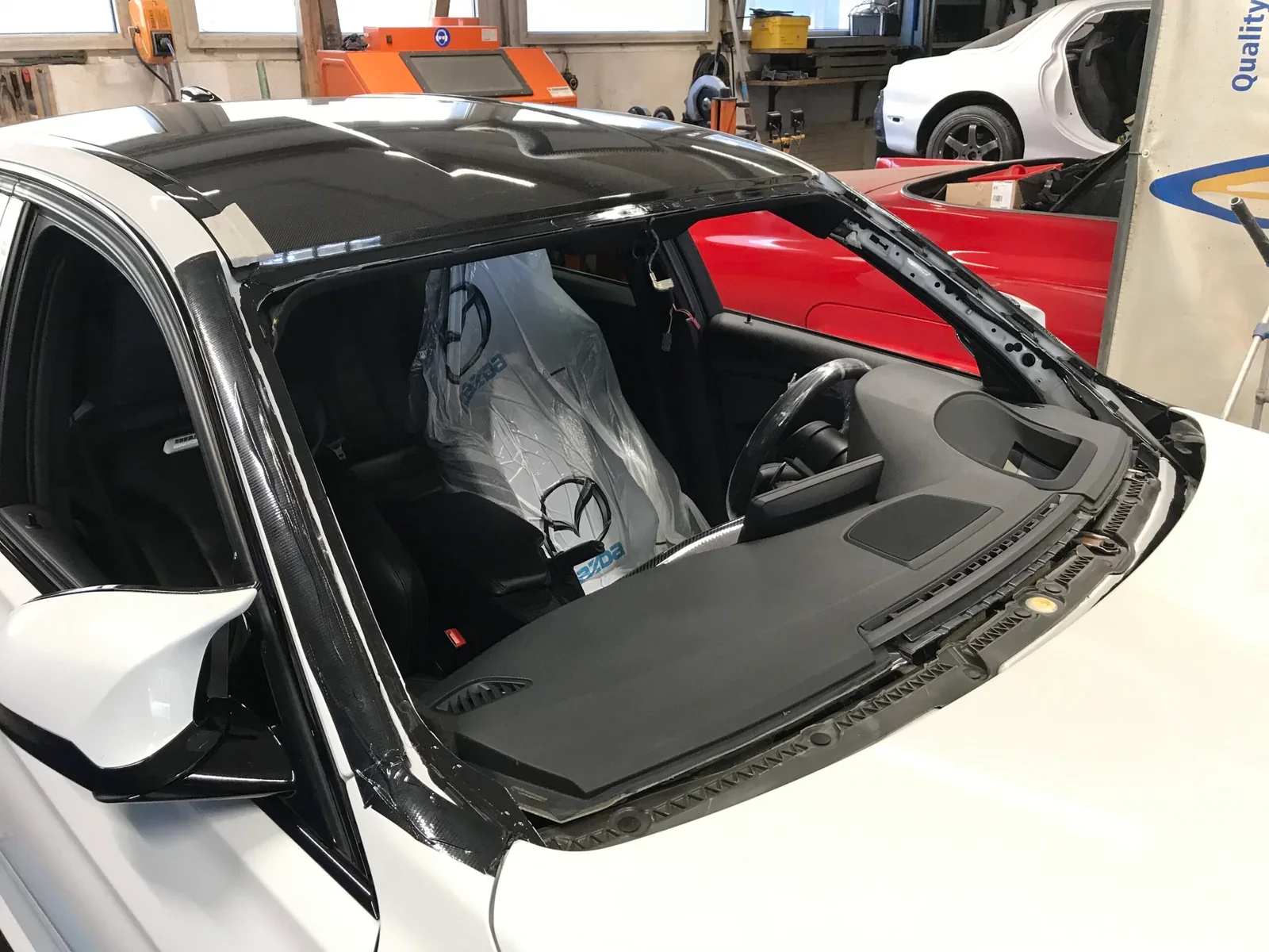 Einblick – Garage Carrosserie Autospritzwerk Pino AG